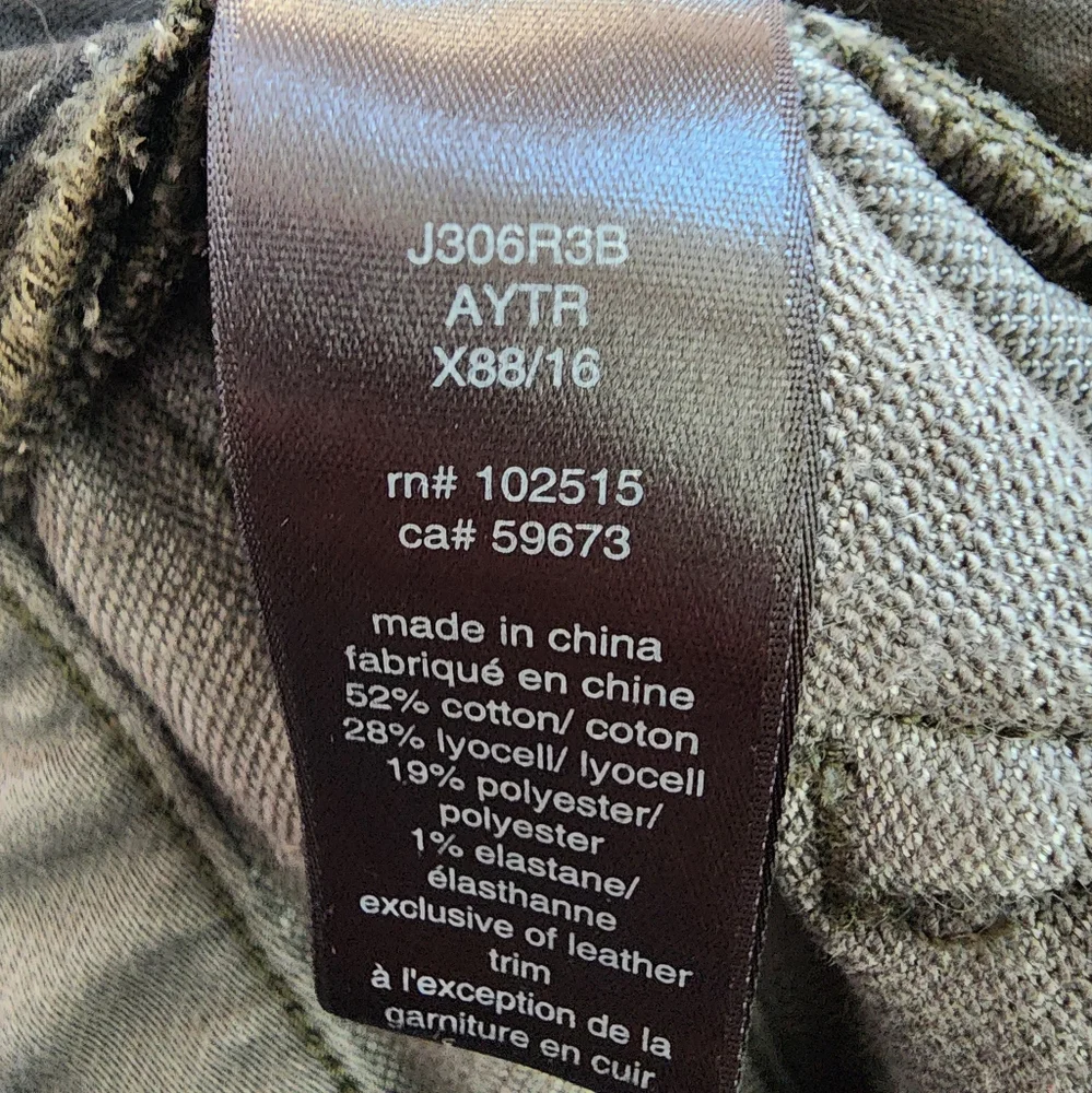 John Varvatos Bowery Straight Fit Jeans in Shark Size 30